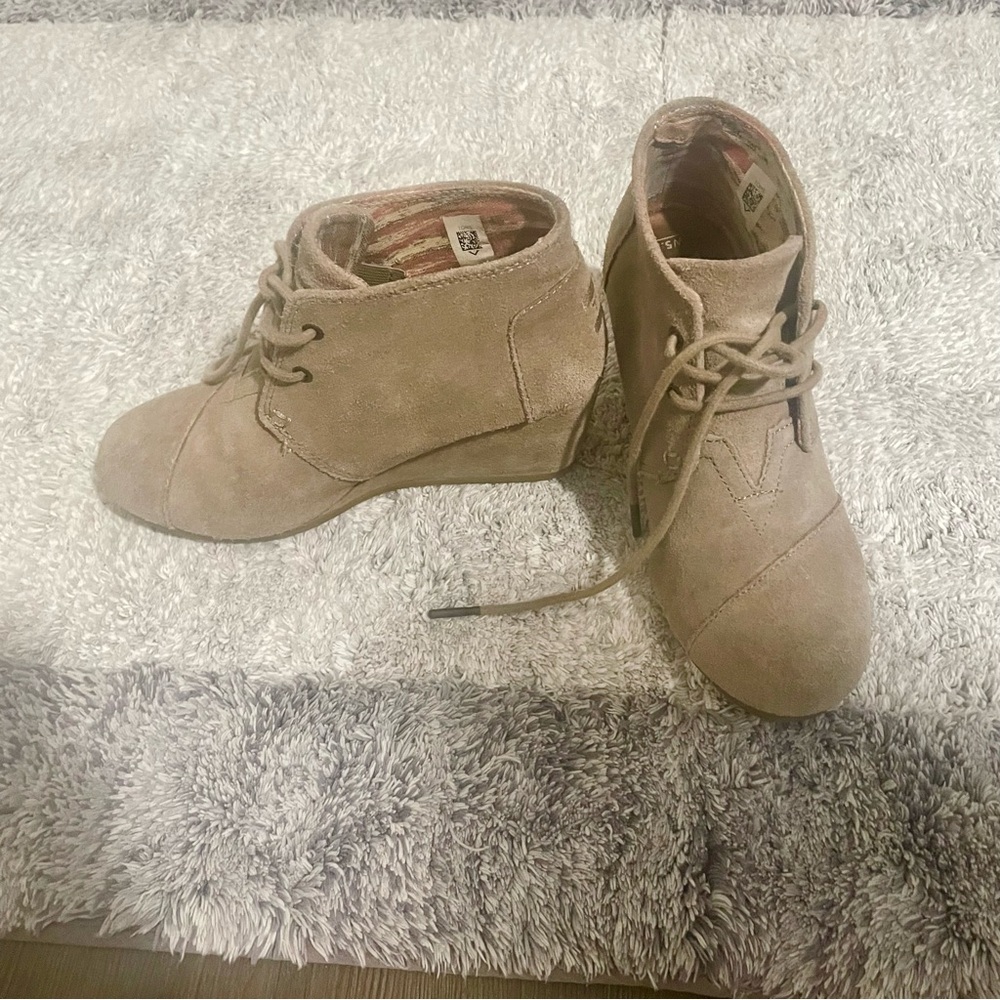 ❌SOLD❌Toms Women's Faux Suede Wedge Heel Booties